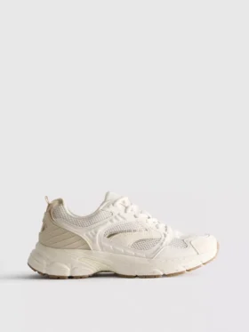 Sneakers med store mesh-paneler