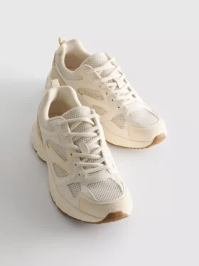 Sneakers med store mesh-paneler