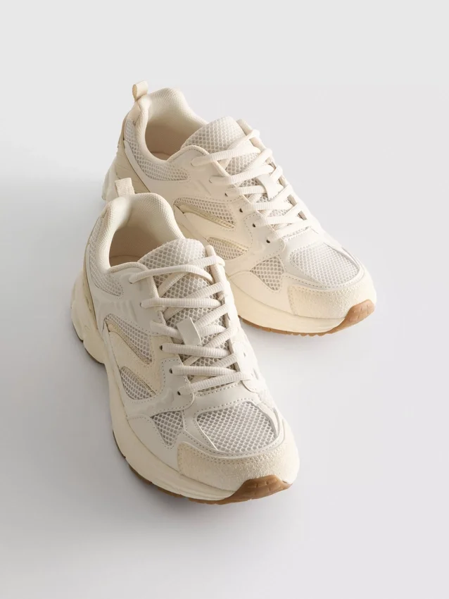 Sneakers med store mesh-paneler