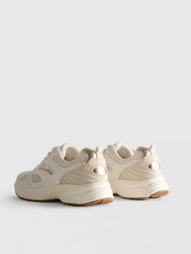 Sneakers med store mesh-paneler