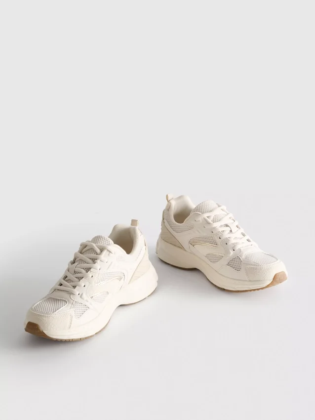 Sneakers med store mesh-paneler