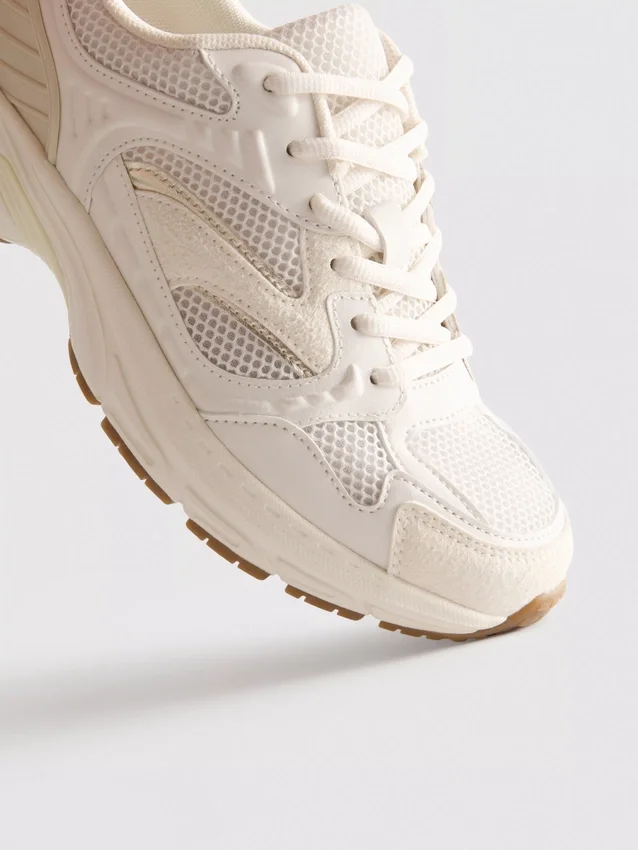 Sneakers med store mesh-paneler