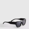 Solbriller i cat-eye-stil med nitter