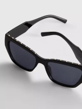 Solbriller i cat-eye-stil med nitter