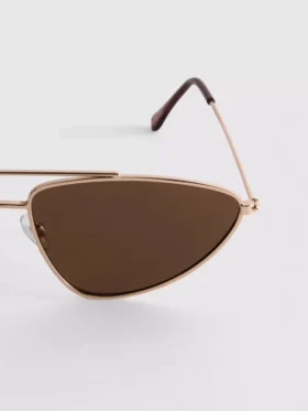 Solbriller med metalstel i aviator-stil