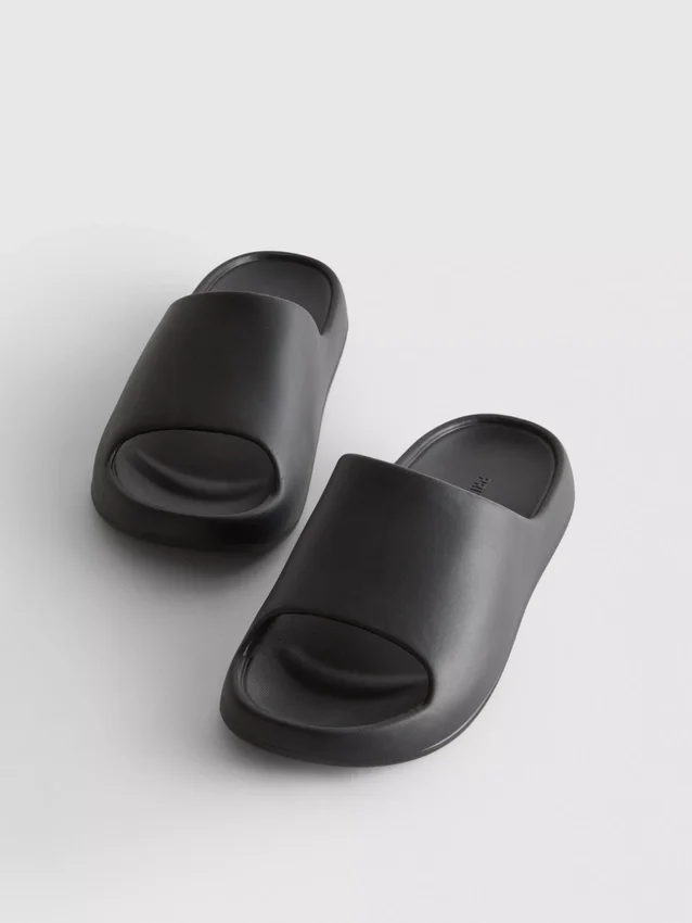 Støbte pool-sandaler