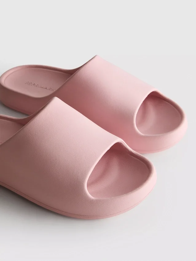 Støbte pool-sandaler