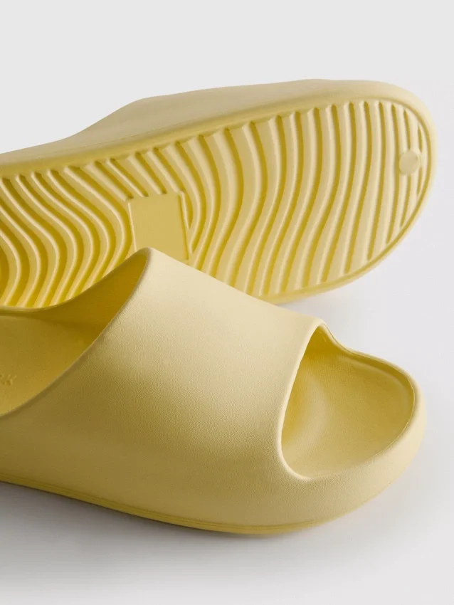 Støbte pool-sandaler