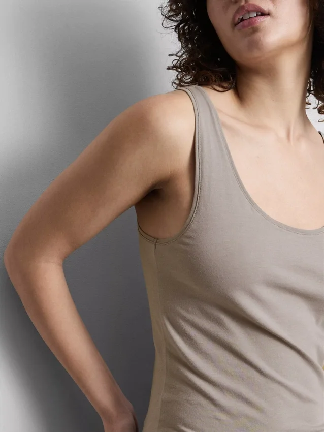 Stretch-tanktop med højt bomuldsindhold