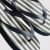 Stribede flip-flops med flad sål