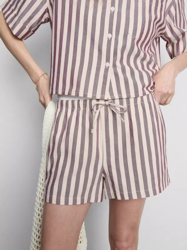 Stribede oxford-shorts med høj talje