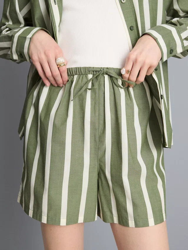 Stribede shorts i bomuldspoplin