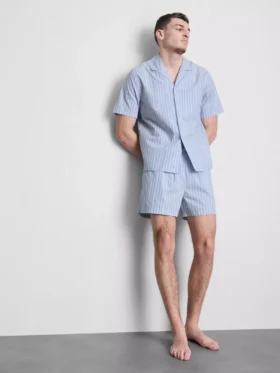 Stribet pyjamaskjorte med knapper