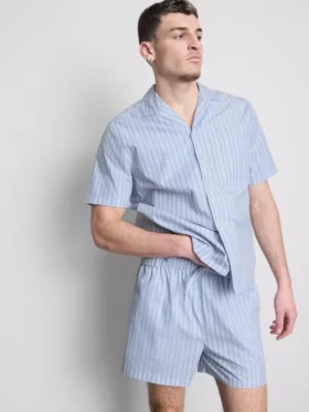 Stribet pyjamaskjorte med knapper