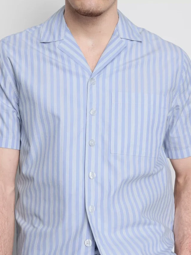 Stribet pyjamaskjorte med knapper
