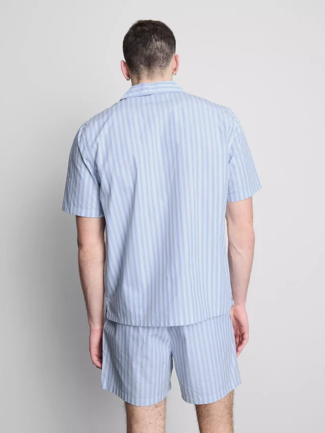 Stribet pyjamaskjorte med knapper