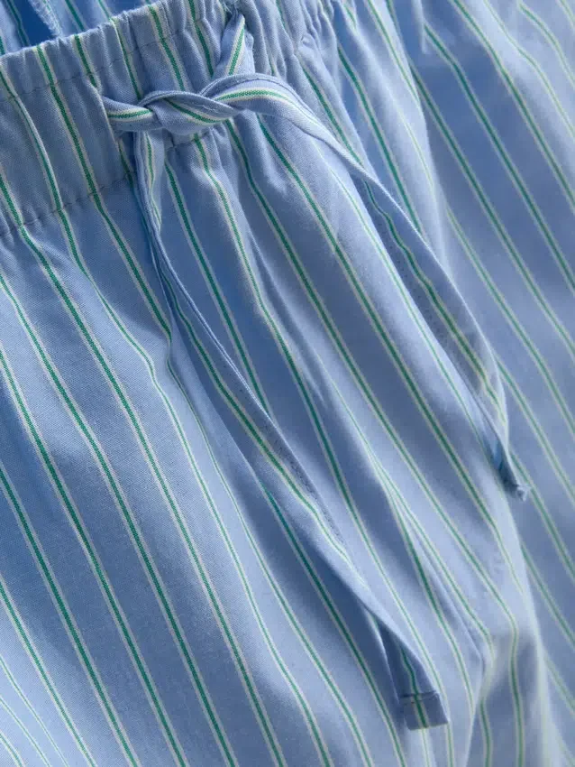 Stribet pyjamassæt med korte Shorts