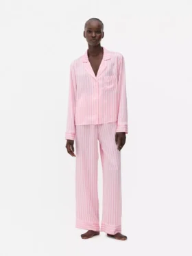 Stribet pyjamasser i satin