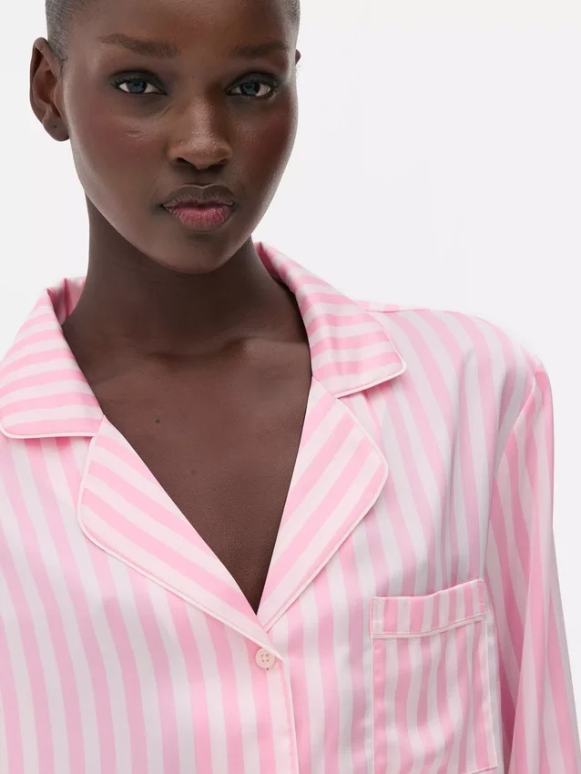 Stribet pyjamasser i satin