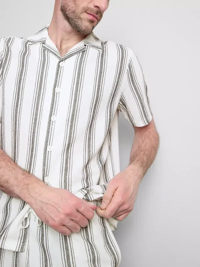 Stribet pyjamasskjorte