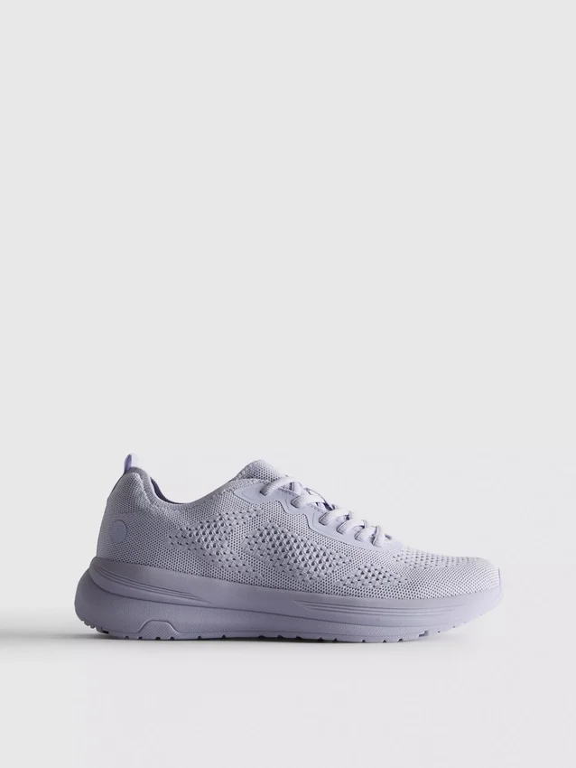 Strikkede sneakers med snørebånd