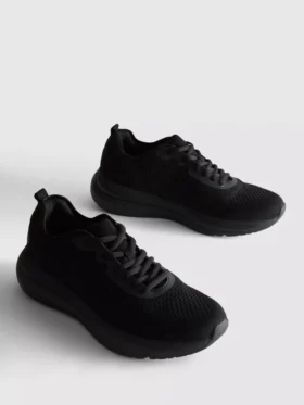 Strikkede sneakers med snørebånd