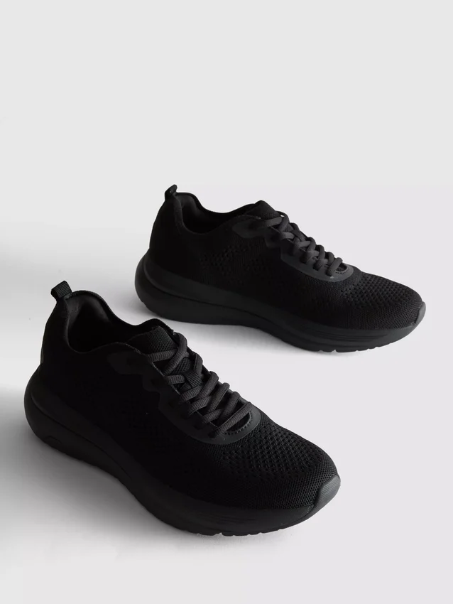 Strikkede sneakers med snørebånd