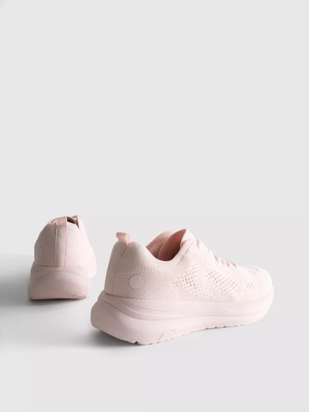Strikkede sneakers med snørebånd