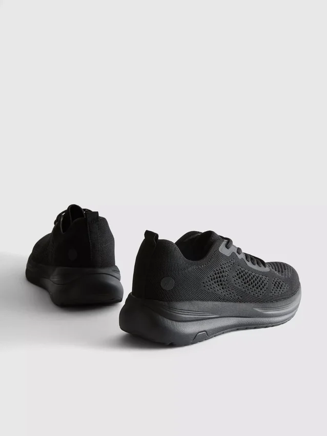 Strikkede sneakers med snørebånd