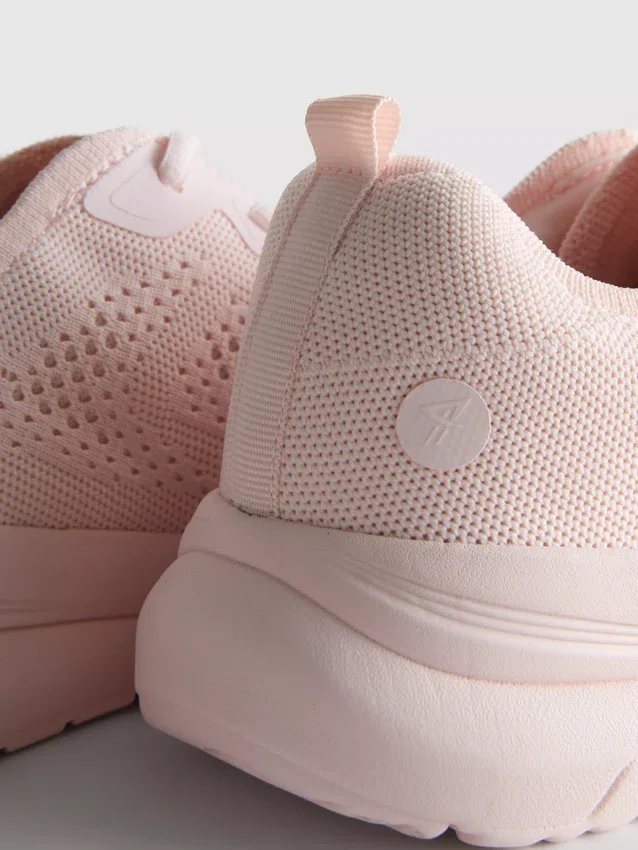 Strikkede sneakers med snørebånd