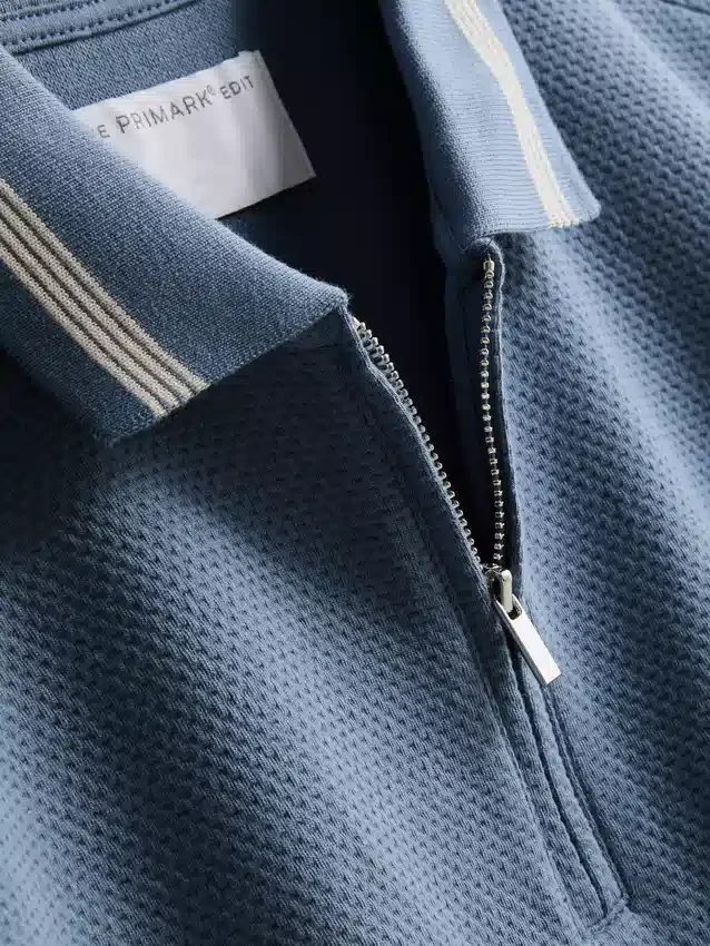 Strikket poloshirt med struktur og lynlås i halsen