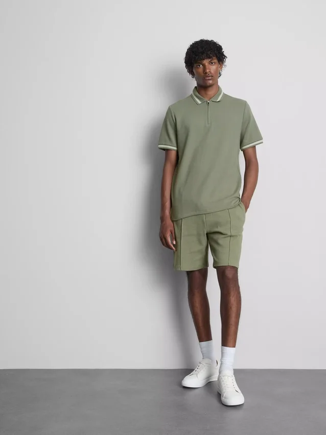 Strikket poloshirt med struktur og lynlås i halsen