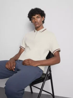 Strikket poloshirt med struktur og lynlås i halsen