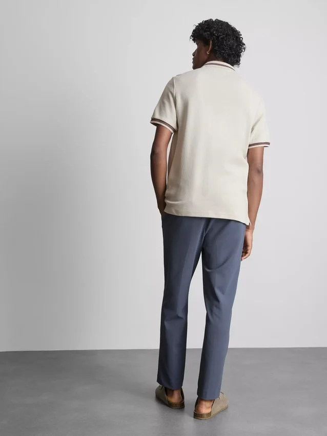 Strikket poloshirt med struktur og lynlås i halsen