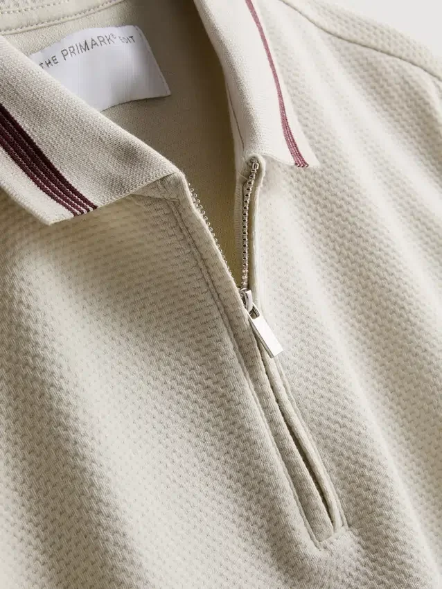 Strikket poloshirt med struktur og lynlås i halsen