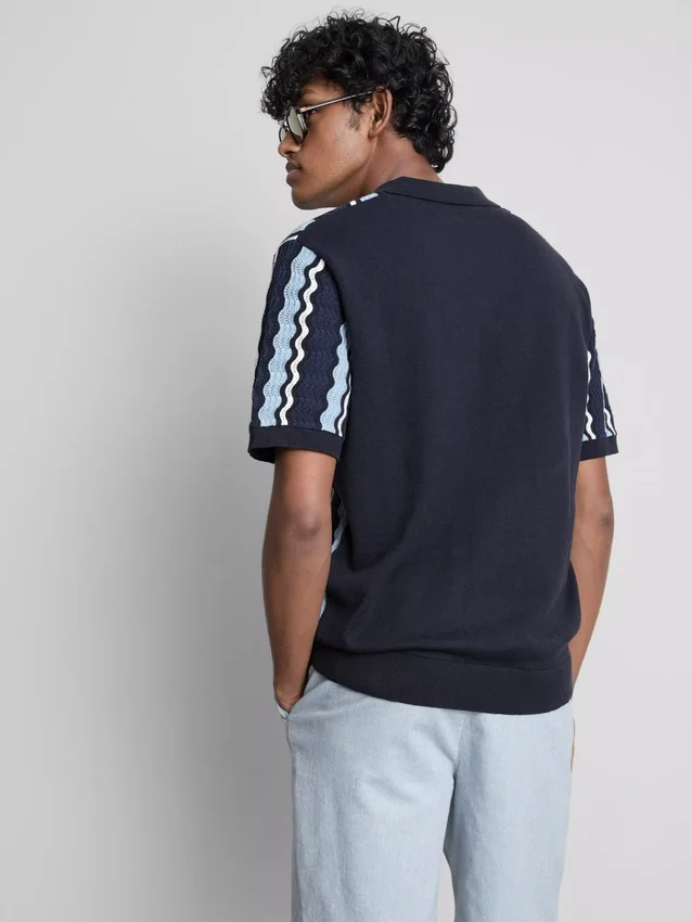 Strikket poloshirt med strukturerede striber