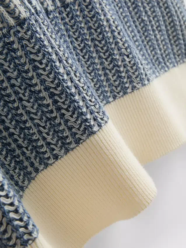 Strikket poloshirt med strukturerede striber