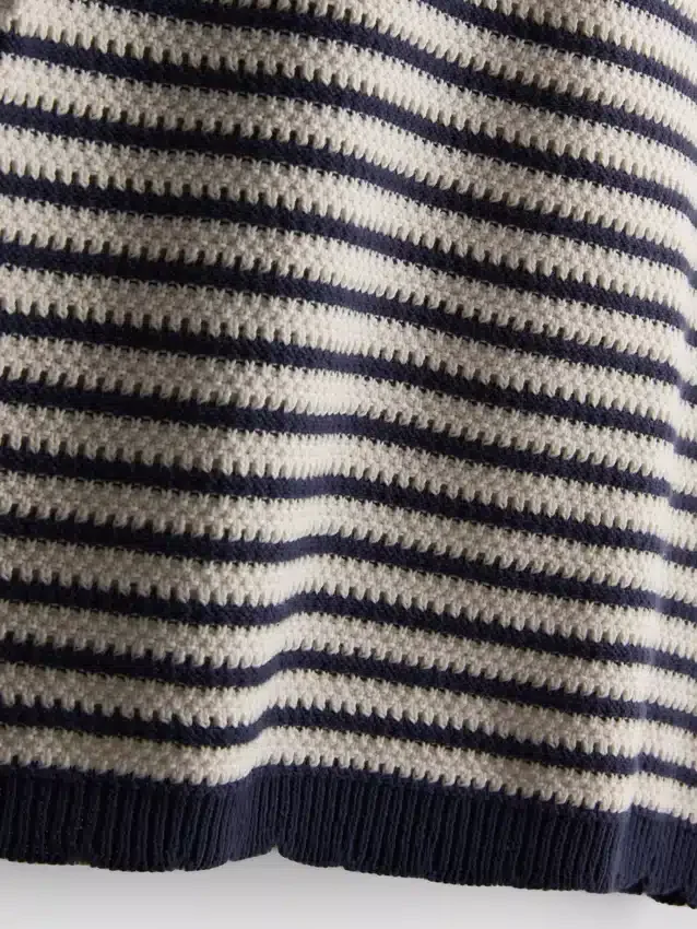 Strikket stribet halterneck-kjole