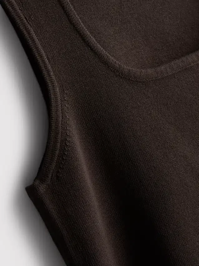 Strikket tanktop med firkantet halsudskæring