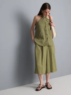 Struktureret halterneck-top med knapper