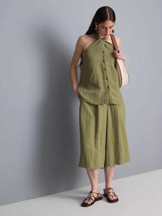 Struktureret halterneck-top med knapper