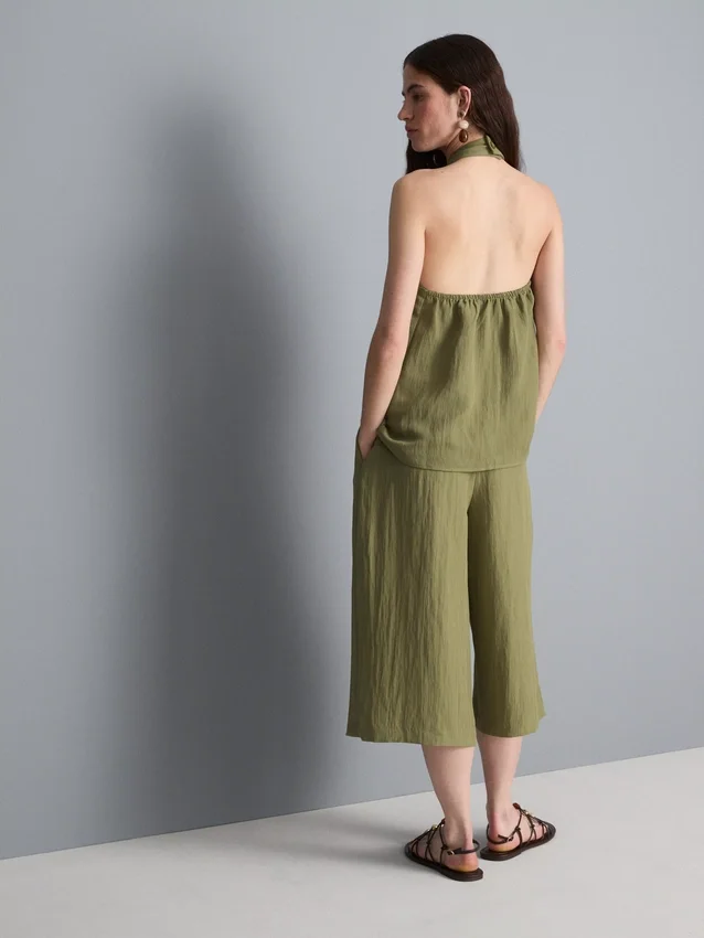 Struktureret halterneck-top med knapper