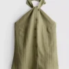 Struktureret halterneck-top med knapper