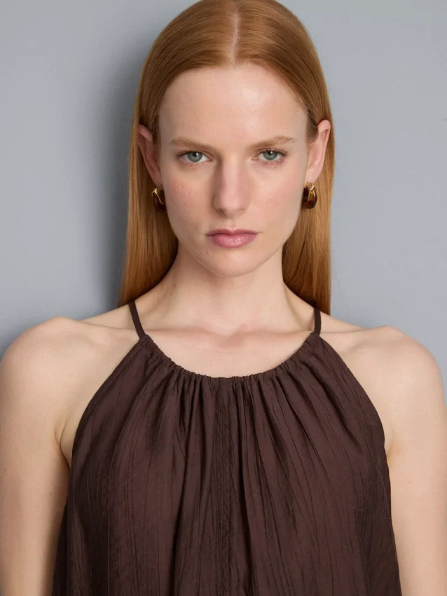 Struktureret halterneck-trapezbluse