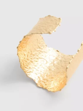 Struktureret manchetarmbånd