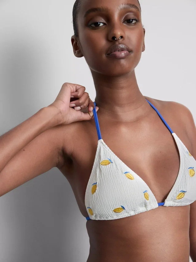 Struktureret trekantet bikini-top med citronmotiv