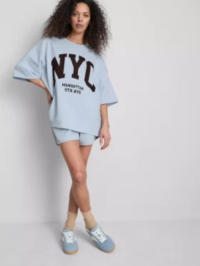 Sweatshirt med drop-sleeves i bomuldsrig NYC-stil