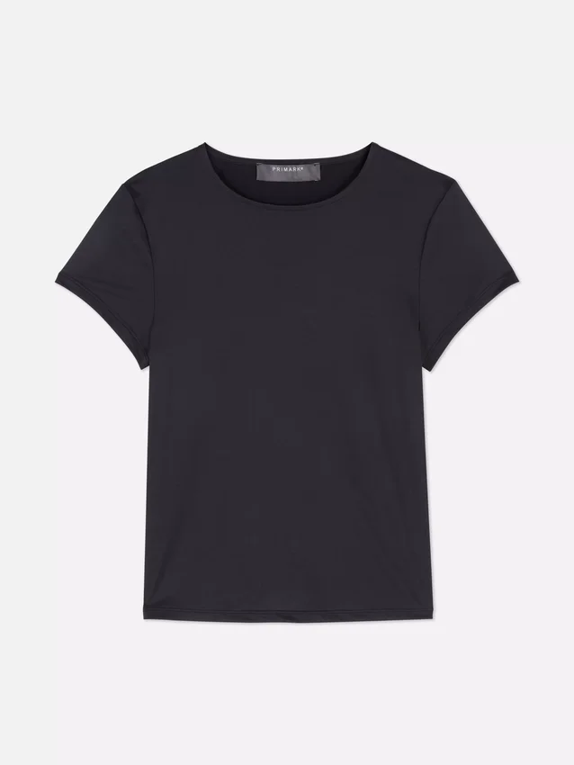 T-shirt, der sidder som et ekstra lag hud