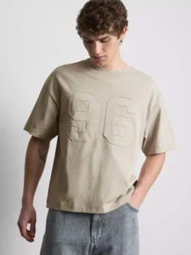T-shirt med Appliqua-nummer