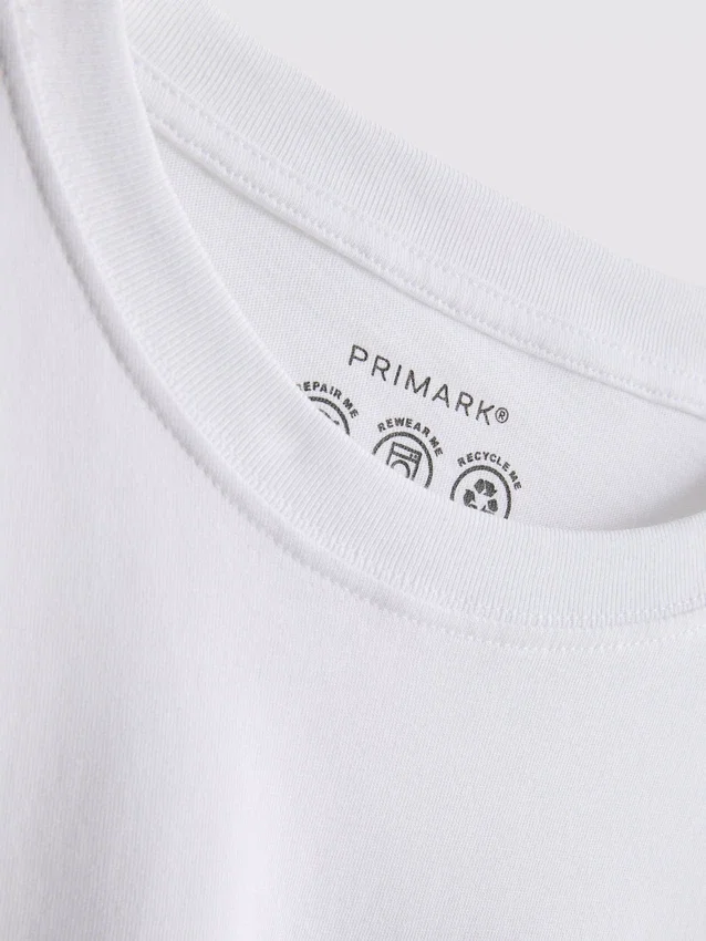 T-shirt med boxy pasform